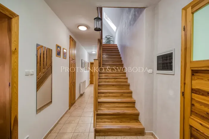 Prodej ubytování, Mnichovice, Nad rybníkem, 312 m2