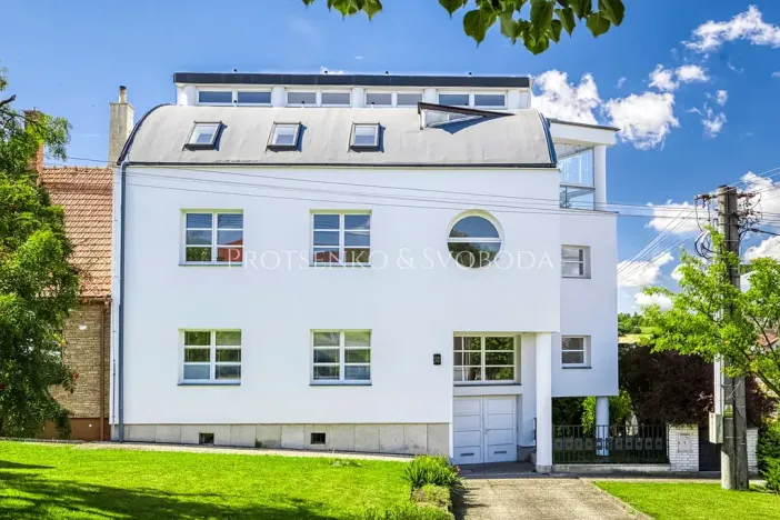 Prodej kanceláře, Křižanov, Benešovo náměstí, 530 m2