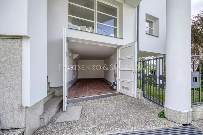 Prodej ordinace, Křižanov, Benešovo náměstí, 530 m2