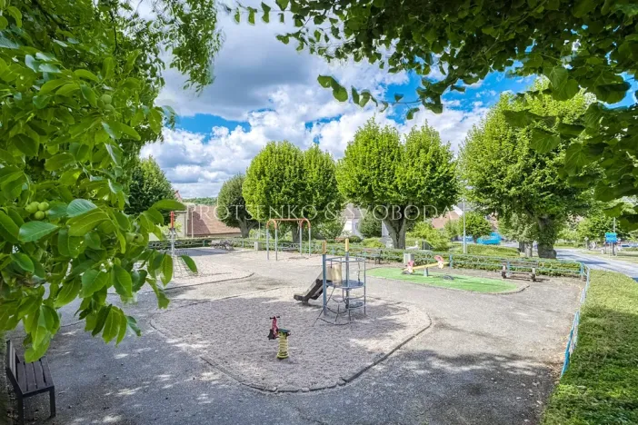 Prodej ubytování, Křižanov, Benešovo náměstí, 530 m2