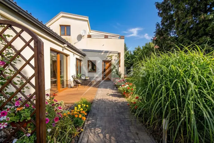 Prodej rodinného domu, Praha - Kyje, Hodějovská, 308 m2