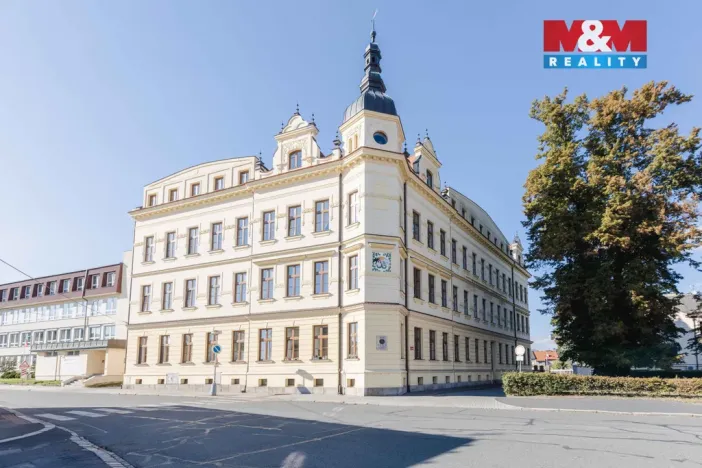 Prodej bytu 4+kk, Klatovy - Klatovy III, Husovo náměstí, 78 m2