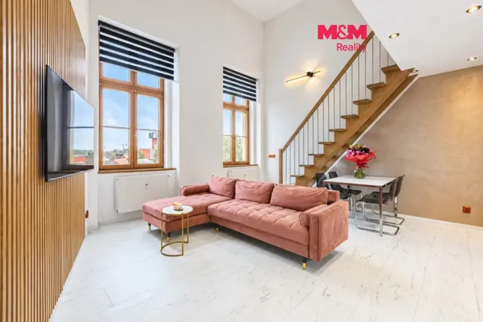Prodej bytu 4+kk, Klatovy - Klatovy III, Husovo náměstí, 78 m2