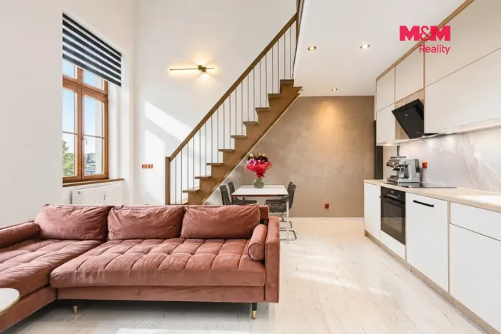 Prodej bytu 4+kk, Klatovy - Klatovy III, Husovo náměstí, 78 m2
