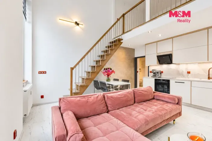 Prodej bytu 4+kk, Klatovy - Klatovy III, Husovo náměstí, 78 m2