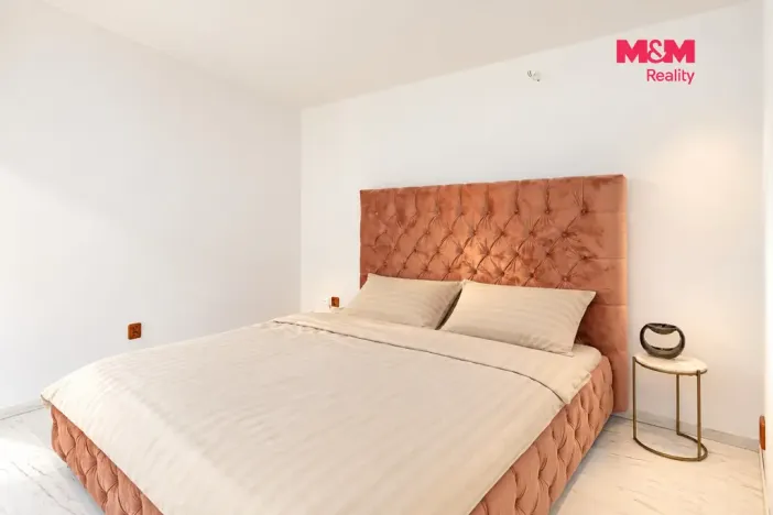 Prodej bytu 4+kk, Klatovy - Klatovy III, Husovo náměstí, 78 m2