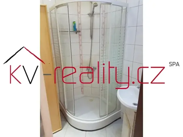 Prodej bytu 2+1, Ostrov, Kollárova, 52 m2