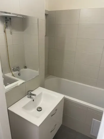 Pronájem bytu 1+kk, Praha - Nusle, Kloboučnická, 28 m2