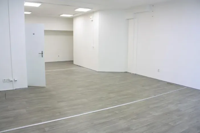 Pronájem kanceláře, Zlín, nám. T. G. Masaryka, 68 m2