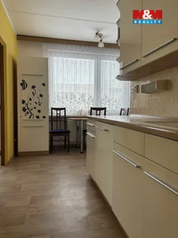 Pronájem bytu 3+1, Chvaletice, Kolínská, 79 m2