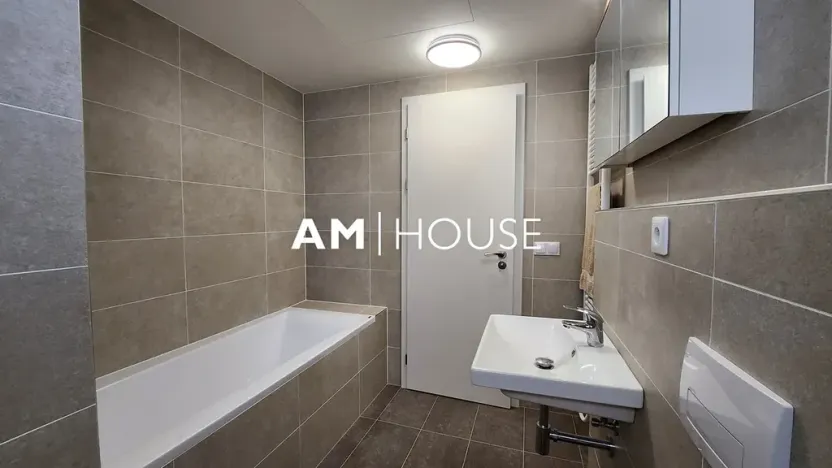 Pronájem bytu 2+kk, Praha - Vysočany, Smržových, 52 m2