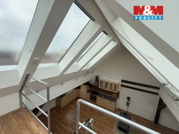 Pronájem atypického bytu, Žatec, Žižkovo náměstí, 100 m2