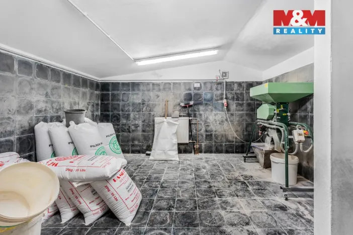 Prodej obchodního prostoru, Kraslice - Tisová, 560 m2