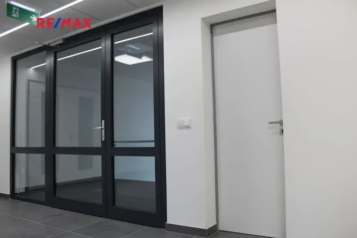 Pronájem kanceláře, Praha - Dolní Měcholupy, Ke Kablu, 39 m2