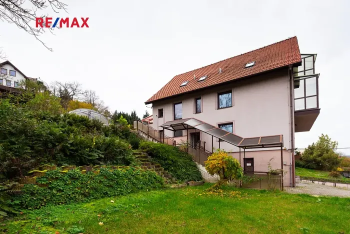 Prodej vily, Měchenice, Hlavní, 330 m2