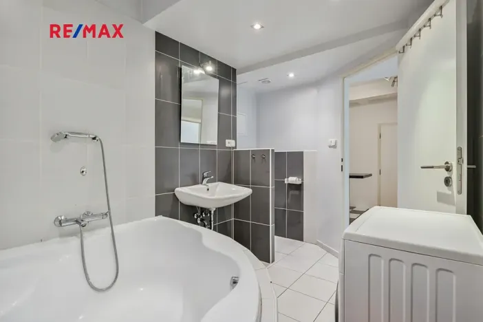 Prodej bytu 2+kk, Praha - Podolí, Podolská, 44 m2