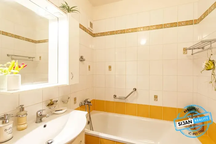 Prodej bytu 3+1, Krnov, Hřbitovní, 73 m2