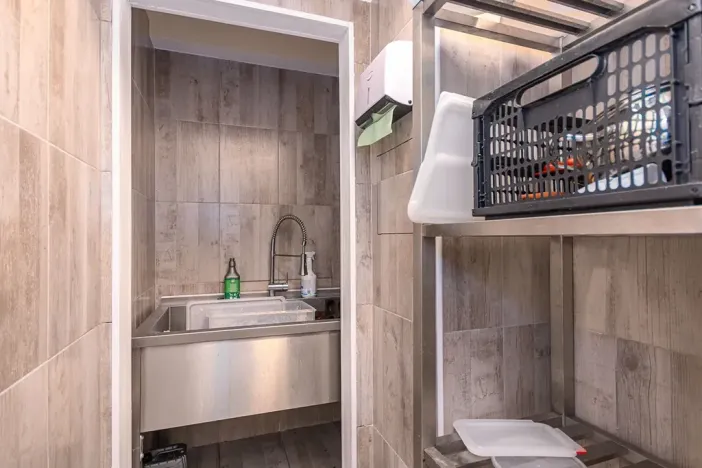 Prodej obchodního prostoru, Praha - Vršovice, Petrohradská, 68 m2