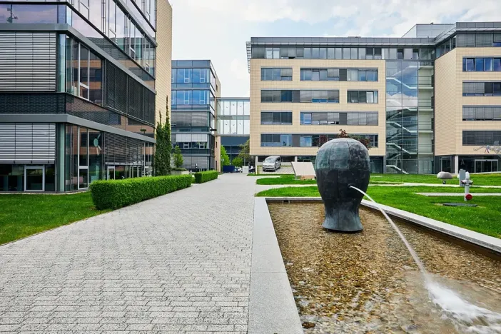 Pronájem kanceláře, Praha - Jinonice, Radlická, 1500 m2