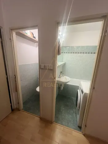 Pronájem bytu 2+kk, Praha - Žižkov, Na Jarově, 42 m2