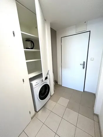 Pronájem bytu 1+kk, Praha - Vysočany, Poděbradská, 30 m2