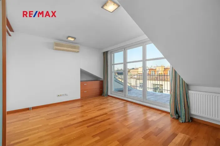 Prodej bytu 3+kk, Praha - Holešovice, Dobrovského, 107 m2