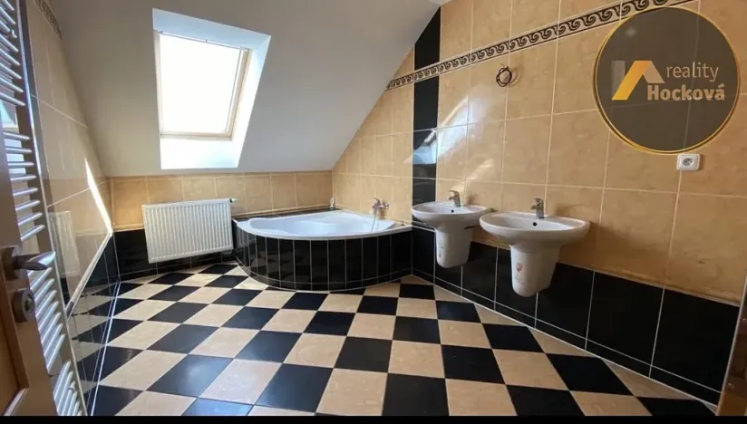 Pronájem rodinného domu, Postřižín, Duhová, 176 m2