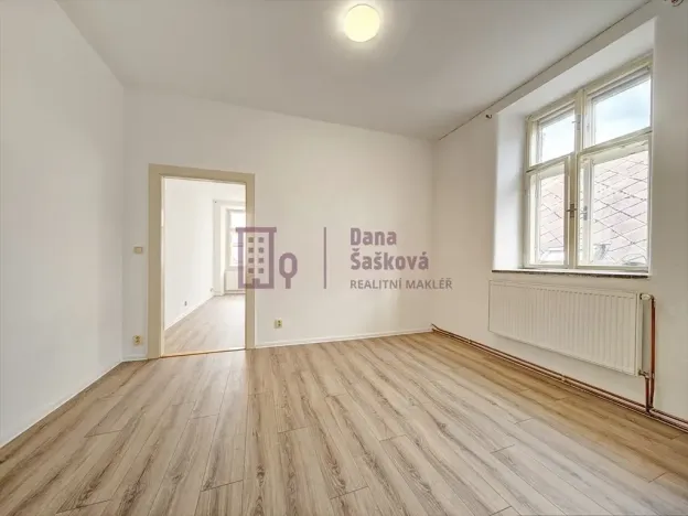 Pronájem bytu 2+1, Jindřichův Hradec, nám. Míru, 50 m2