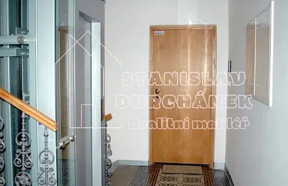 Pronájem kanceláře, Praha - Karlín, Prvního pluku, 59 m2