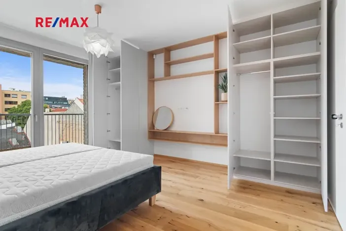 Pronájem bytu 2+kk, Praha - Karlín, Křižíkova, 79 m2