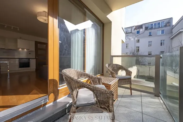 Pronájem bytu 1+kk, Praha - Holešovice, Komunardů, 36 m2