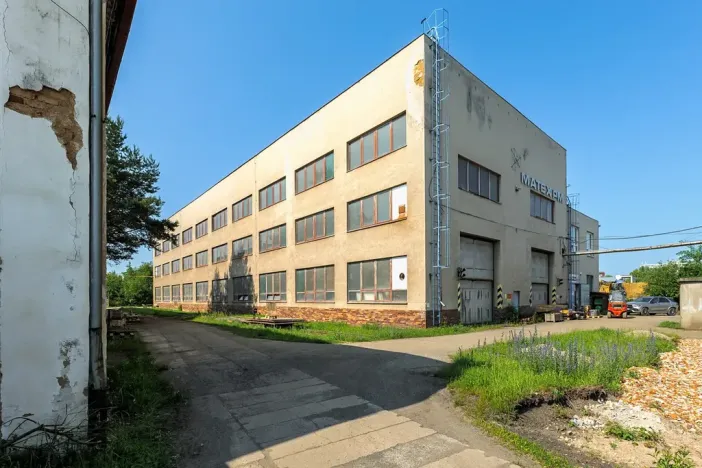 Pronájem skladu, Plzeň, Libušínská, 5000 m2