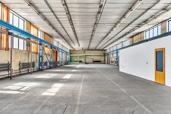 Pronájem skladu, Plzeň, Libušínská, 5000 m2