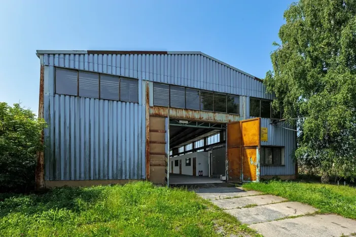 Pronájem skladu, Plzeň, Libušínská, 5000 m2