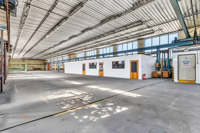 Pronájem skladu, Plzeň, Libušínská, 5000 m2