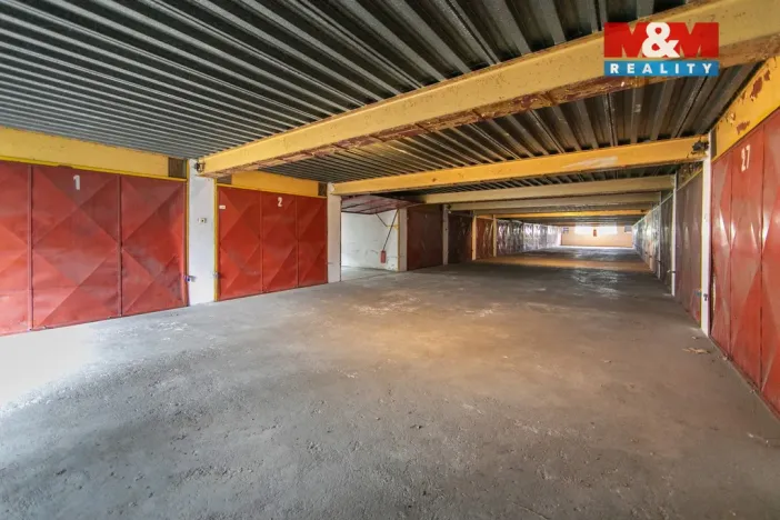 Pronájem garáže, Plzeň - Jižní Předměstí, Brožíkova, 15 m2
