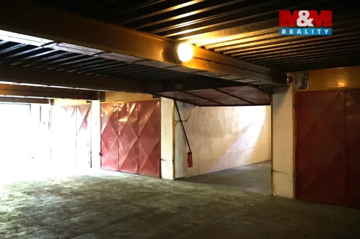 Pronájem garáže, Plzeň - Jižní Předměstí, Brožíkova, 15 m2