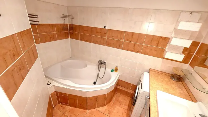 Prodej bytu 3+1, Praha - Horní Měcholupy, Livornská, 74 m2