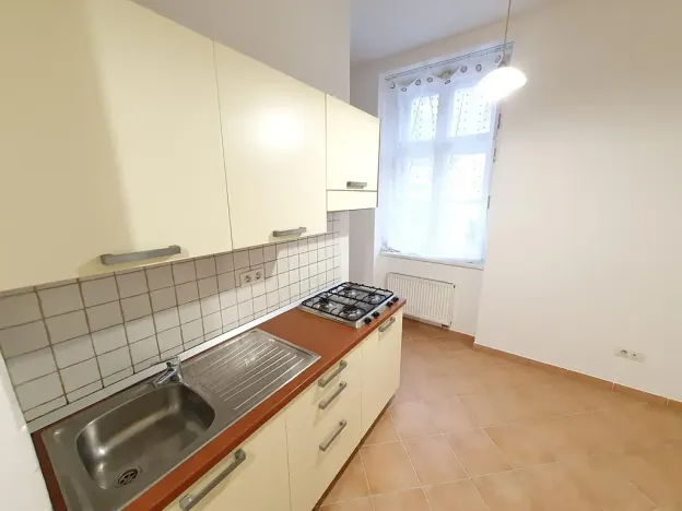 Pronájem bytu 2+kk, Praha - Smíchov, Plzeňská, 38 m2