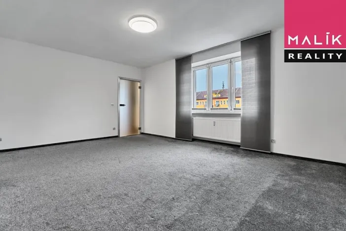 Prodej bytu 2+1, Ostrov, Hlavní třída, 64 m2