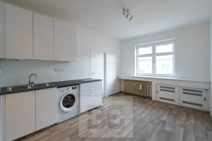 Pronájem bytu 2+kk, Praha - Vršovice, Novorossijská, 38 m2