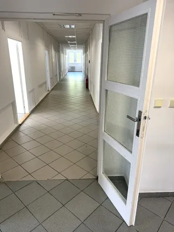 Pronájem kanceláře, Praha - Žižkov, U zásobní zahrady, 476 m2