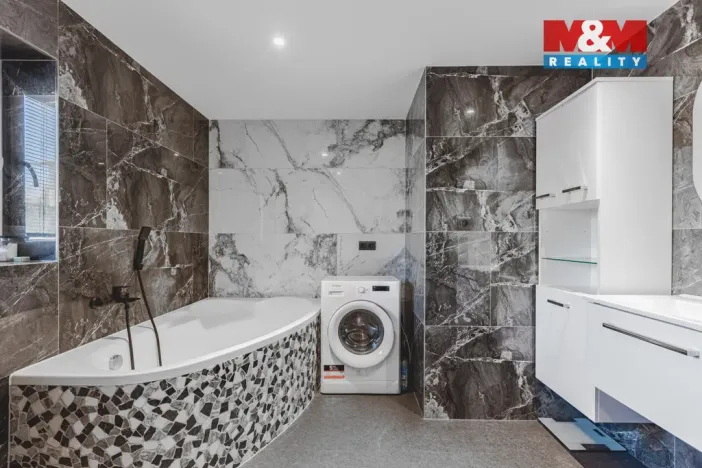 Prodej rodinného domu, Loza, 189 m2