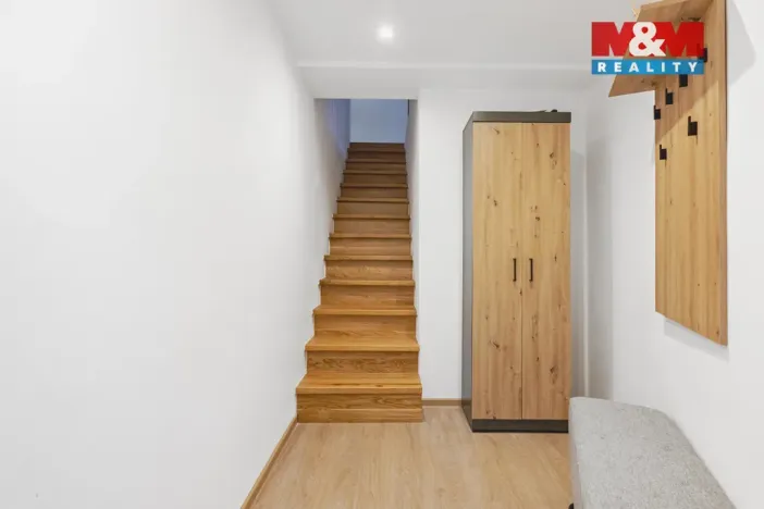 Prodej rodinného domu, Loza, 189 m2