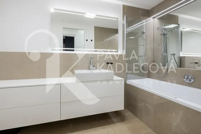 Pronájem bytu 2+kk, Praha - Karlín, Rohanské nábřeží, 76 m2