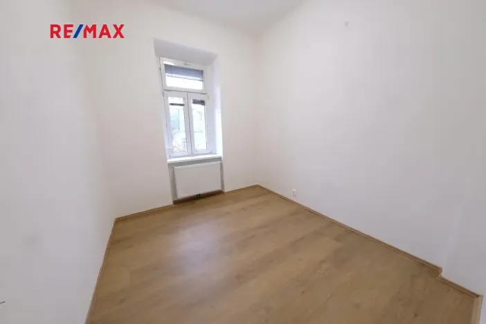 Pronájem bytu 2+kk, Praha - Libeň, Chlumčanského, 34 m2