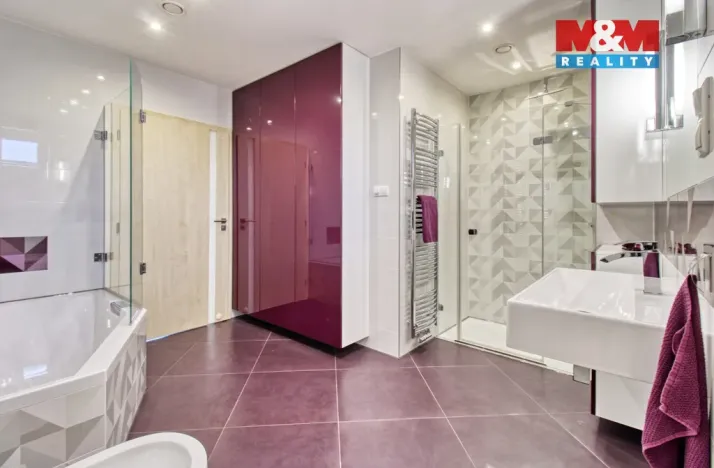 Prodej rodinného domu, Hrušovany, 300 m2