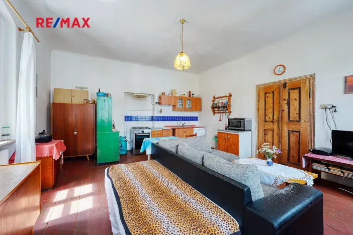 Prodej rodinného domu, Úterý, 677 m2