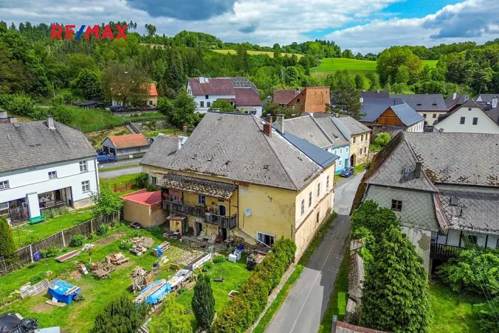 Prodej rodinného domu, Úterý, 677 m2