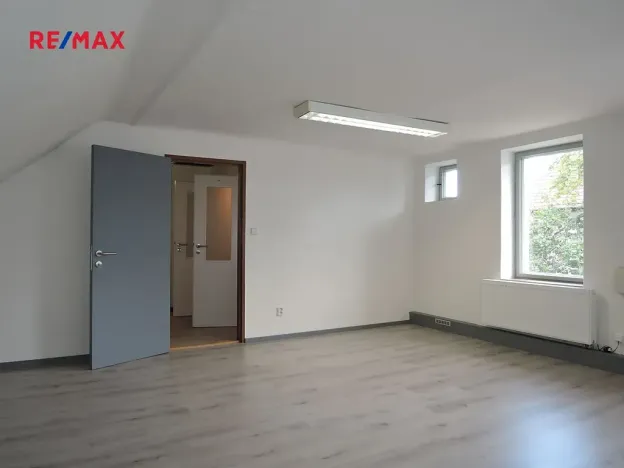 Pronájem výrobních prostor, Hostivice, Školská, 400 m2